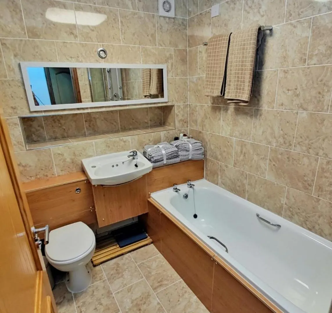 Fresh, Bright&Comfy 2Bedroom Flat Near University 애버딘 0*,
